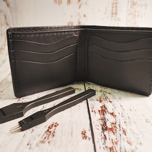 Cartera bifold hecha a mano con bolsillos ocultos para tarjetas