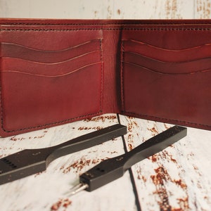 Cartera bifold hecha a mano con bolsillo oculto para tarjetas