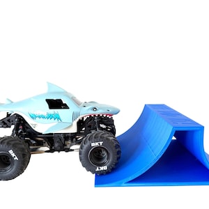 Jeff Did It! - 1/16-1/18th Monster Truck Stunt Ramp A - 260MM Wide 260mm Deep 104mm High - Includes 9 Anti Slip Rubber Feet - Catch Big Air!