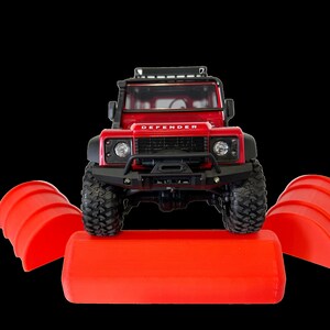 1/18 - 1/24 Übergroße Hindernisse - 2 55 Gallonen Halbe Trommeln & 1 Parkblock - Raupen-Skala-Hindernis-Parkurs - Rutschfeste Gummifüße