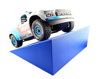 Jeff Did It! - 1/16-1/18th Car Truck Old School Ramp - 250mm Wide 250mm Deep 98mm High - Includes 10 Anti Slip Rubber Feet - Catch Big Air!