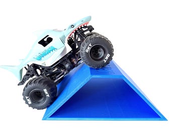 Jeff Did It! - 1/16-1/18th Monster Truck Ramp F - 260MM Wide 272mm Deep 103mm High - Includes 9 Anti Slip Rubber Feet - Catch Big Air!