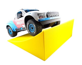 Jeff Did It! - 1/16-1/18th Car Truck Just a Kick Ramp - 250mm Wide 250mm Deep 98mm High - Includes 10 Anti Slip Rubber Feet - Catch Big Air!