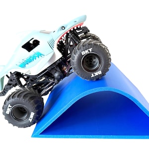 Jeff Did It! - 1/16-1/18th RC Monster Truck Ramp C - 260MM Wide 272mm Deep 103mm High - Includes 8 Anti Slip Rubber Feet - Catch Big Air!