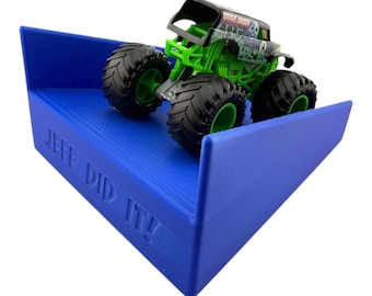 ¡Jeff lo logró! - Camión monstruo Hot Wheels - Rampa de aterrizaje de 2 carriles estilo libre - Impreso en 3D - Diseñado y fabricado en EE. UU. - Envío gratis