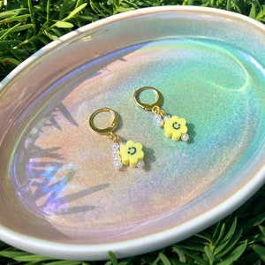 90s Flower & Pearl Charm Hoop Earrings