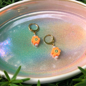 90s Flower Pearl Huggie Earrings