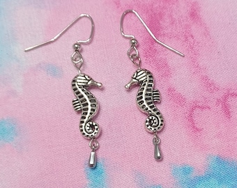 Silver Seahorse Earrings, Fish Earrings, Summer Jewelry, Beachcore Earrings, Beachy Earrings, Ocean Jewelry, Gift for Woman, Birthday Gift