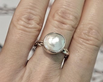 Sterling Silver Pearl Statement Ring: Vintage jewelry, Organic Style Band, Size 8.5