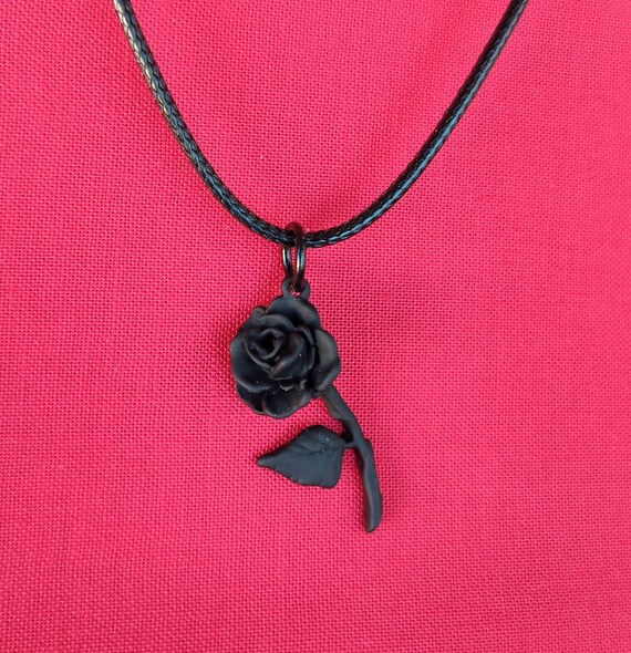Sacina Black Beaded Rose Pendant Necklace – Gothic Punk Zinc Alloy Jewelry For Women - View #4