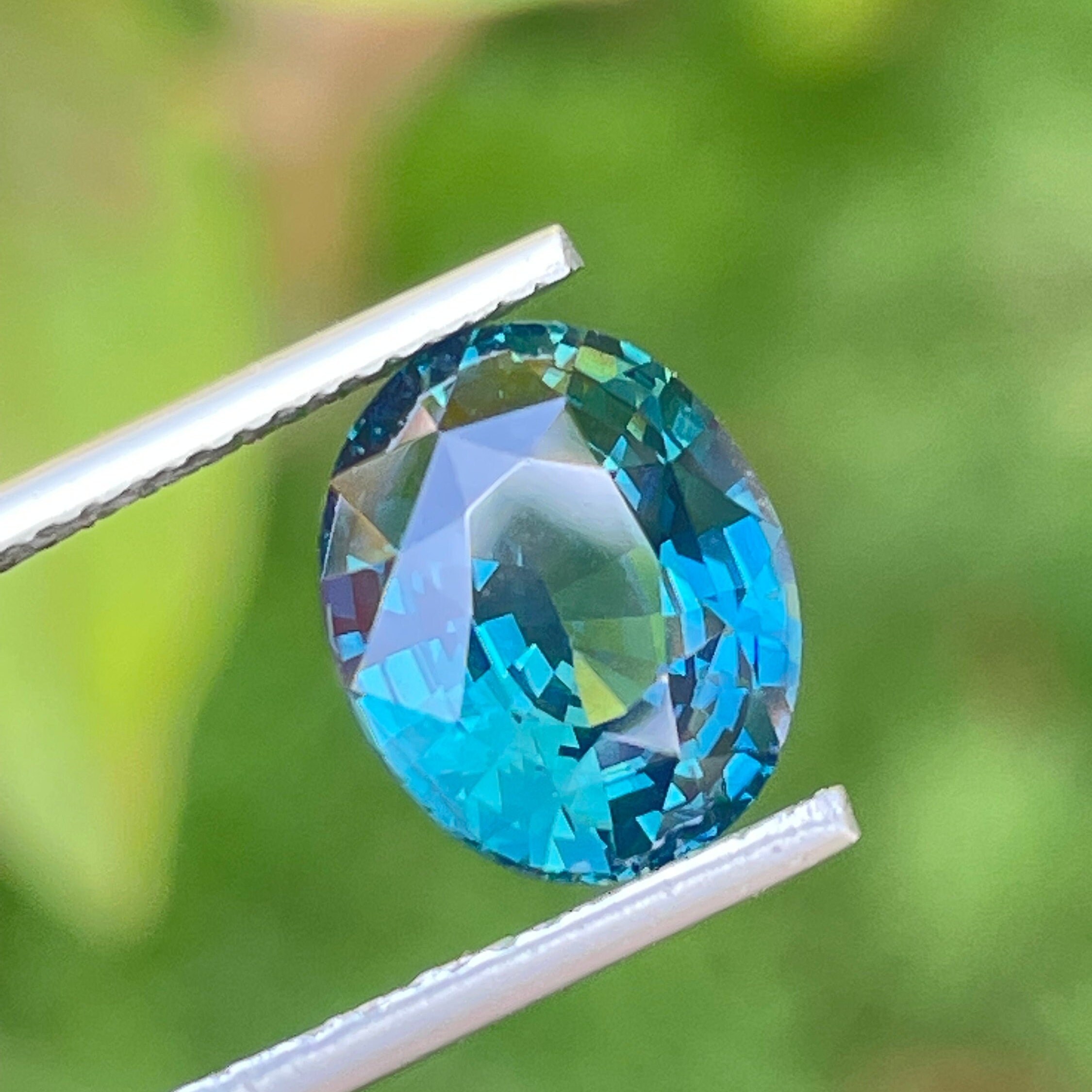 Teal Sapphire L4.10 Ct L 10.2 X 8.3 X 5.5mm L Oval L Natural