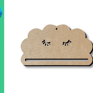 Puede incluir: Un recorte de madera de una nube con los ojos cerrados y un pequeño estante debajo. La nube es beige con contornos negros y el estante es marrón con contornos negros.
