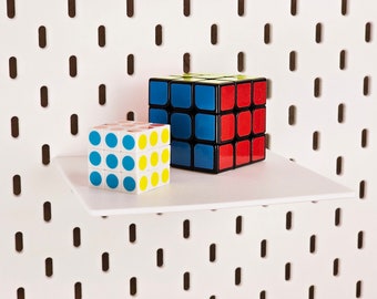 Estante de tablero perforado Skadis: organizador de pared impreso en 3D (16 x 15 cm)