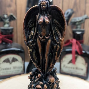 Lilith beeswax candle