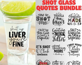 Pode incluir: Um conjunto de 12 designs de copos de shot com citações engraçadas e motivacionais sobre tequila. Os designs são texto preto em fundo branco.