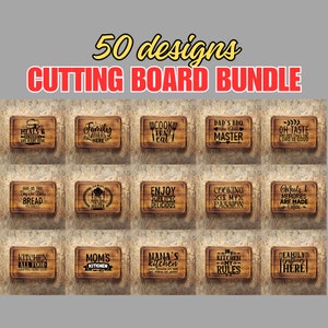 Puede incluir: Una colección de 50 diseños de tablas de cortar con varias frases y refranes sobre el tema de la cocina. Los diseños se muestran sobre un fondo de madera.