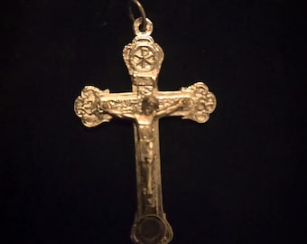 Pendentif crucifix avec saleté des catacombes