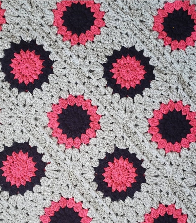 Sunburst Granny Square Crochet Pattern-PDF image 6