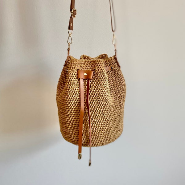 Bolso con cordón de rafia, bolso de rafia de cubo natural, bolso de hombro con correa de cuero, bolso bandolera de paja, bolso de bolsa, paja tejida, bolsa de viaje