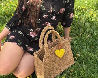 Handmade Raffia Tote Bag: Boho Chic Straw Shoulder Purse