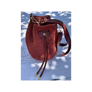 Raffia Eimer Tasche, Kordelzug Raffia Tote, Schultertasche mit Lederband, Stroh Crossbody Tasche, Beuteltasche, Wowen Stroh, Weihnachtsgeschenke