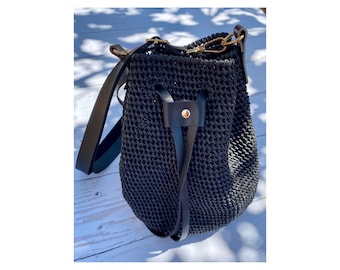 ショルダーバッグ・ポシェット SATUR Bon Voyage Raffia Shoulder Bag 5FT1670 Small Handknotted Faux-raffia Bucket Bag For Women | J.Crew