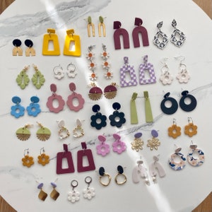 UITVERKOOP OPRUIMING Art Deco Pastel Brass zomerverklaring handgemaakte polymeerklei Dangle Stud Oorbellen afbeelding 1