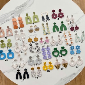 UITVERKOOP OPRUIMING Art Deco Pastel Brass zomerverklaring handgemaakte polymeerklei Dangle Stud Oorbellen afbeelding 3