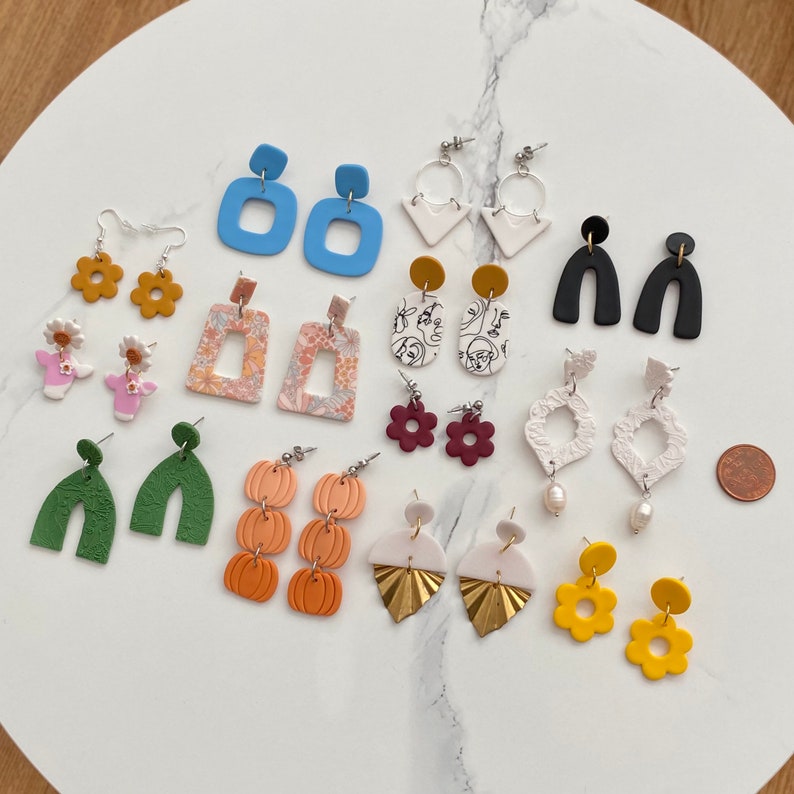 UITVERKOOP OPRUIMING Art Deco Pastel Brass zomerverklaring handgemaakte polymeerklei Dangle Stud Oorbellen afbeelding 5