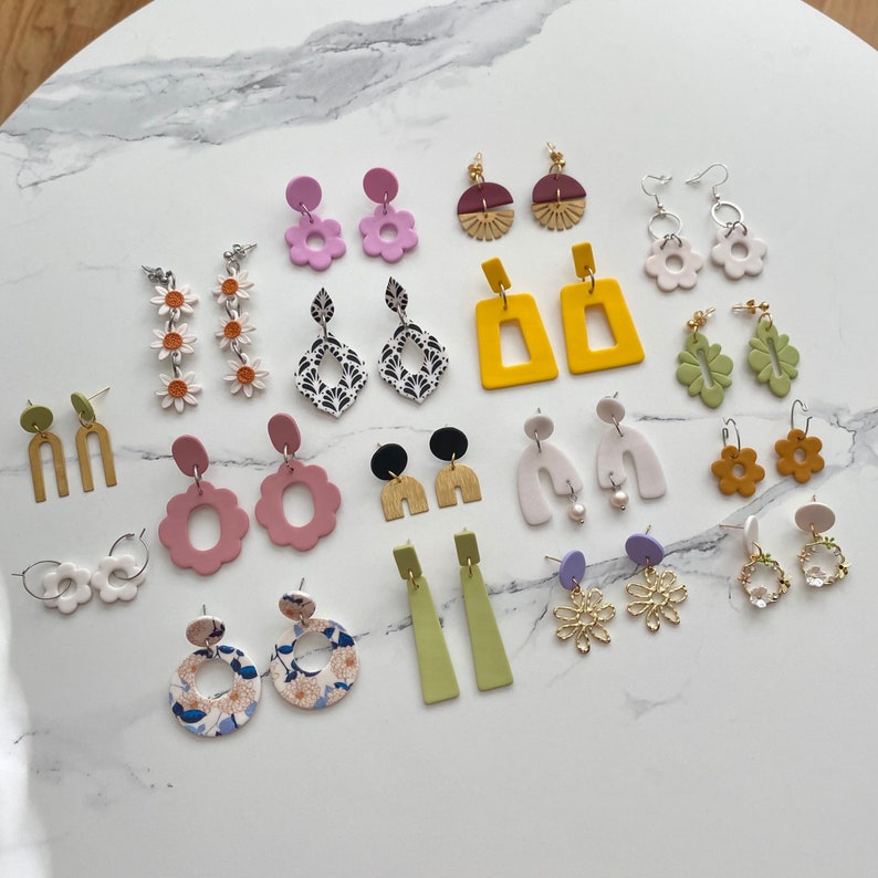 UITVERKOOP OPRUIMING Art Deco Pastel Brass zomerverklaring handgemaakte polymeerklei Dangle Stud Oorbellen afbeelding 2