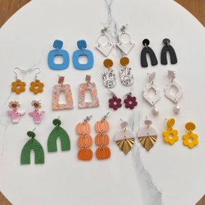 UITVERKOOP OPRUIMING Art Deco Pastel Brass zomerverklaring handgemaakte polymeerklei Dangle Stud Oorbellen afbeelding 2