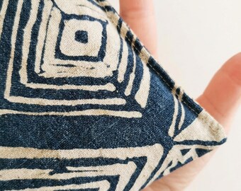Unscented Cold and Heat Pack: Eye Pillow with African Fabric, Organic Wheat Seeds, 18x36cm
