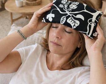 Aromatherapy pack: 12x25cm herbal black and white print wheat bag for relaxation