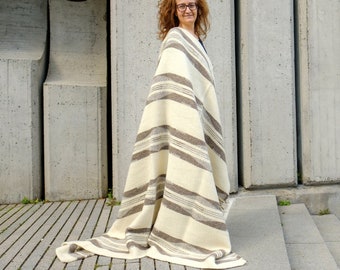 Manta de lana tejida a mano: gruesa, pesada, de color marfil y marrón natural