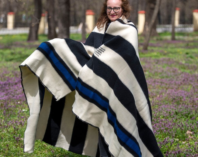 Hudsons Bay Blanket, Point Blanket, American Trapper Pioneer Camp