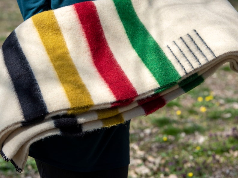 Sale Hudson Bay Blanket, Point Blanket, Replica, Warm Thick Stripes Blanket, Wool Blanket, Canada Heritage Blanket, Hudson Bay Point Blanket Bestseller Bride Wedding Native American Navajo Metis Mountain Man Capote coat Ethnic Tribe Christmas gift