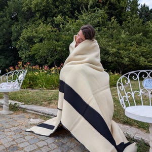 Manta de lana orgánica para acampar, manta minimalista de lujo, manta de cama de invierno imagen 9