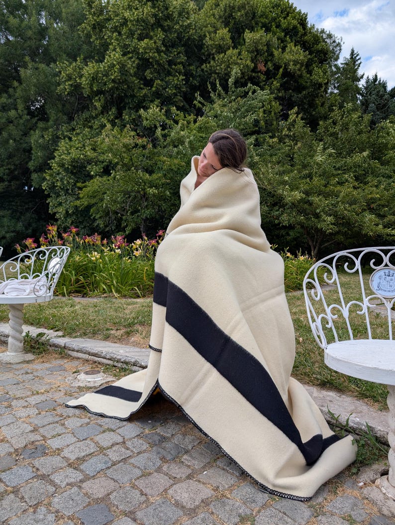 Manta de lana orgánica para acampar, manta minimalista de lujo, manta de cama de invierno imagen 9
