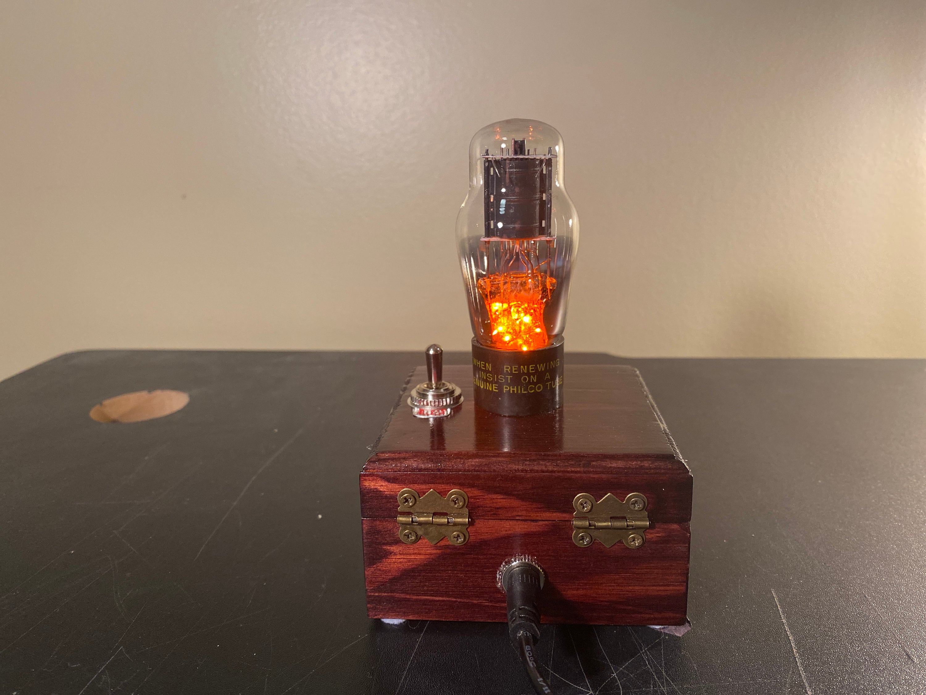 Philco Vacuum Tube Night Light / Accent Light With Mahogany Color Wood