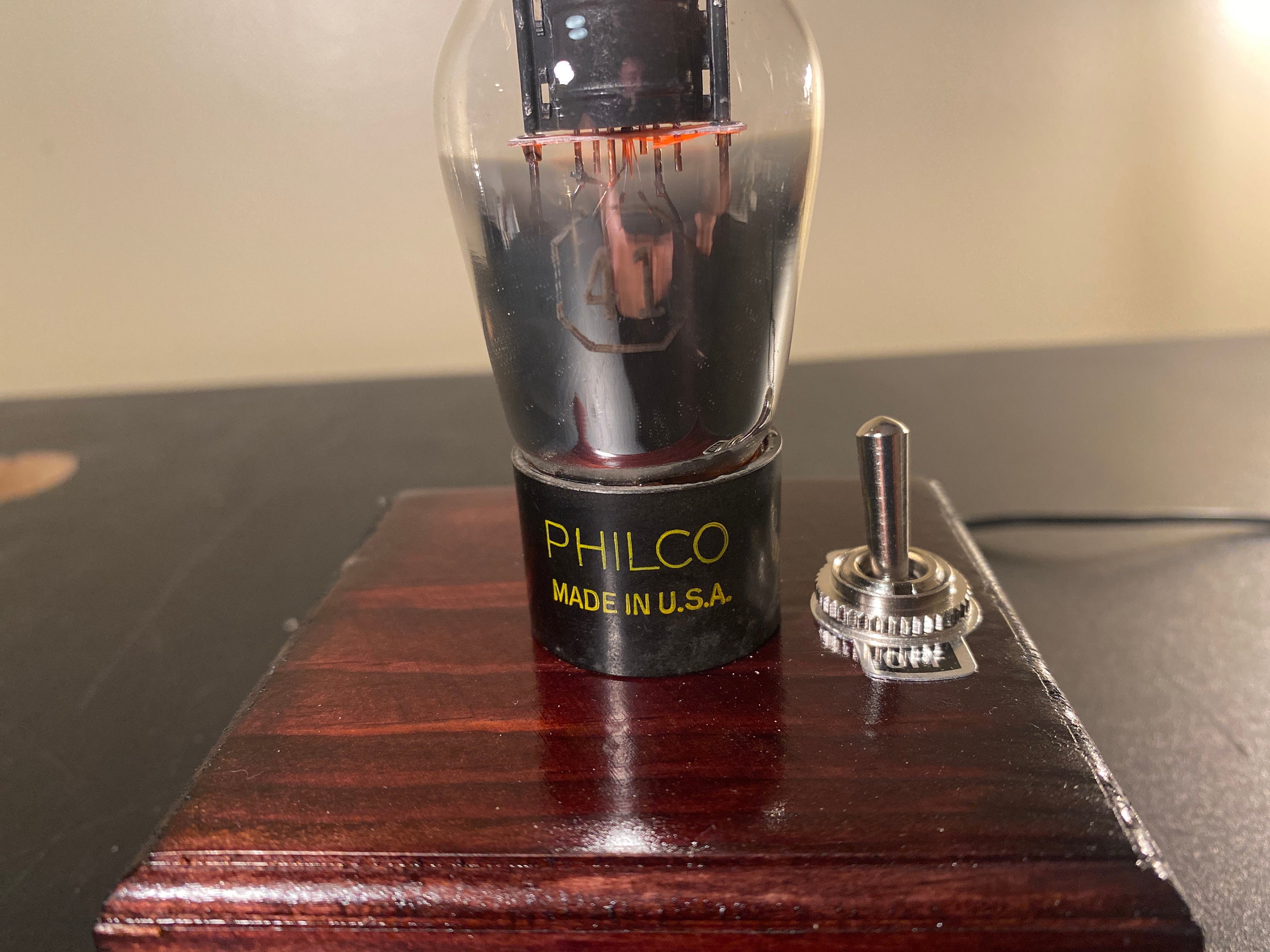 Philco Vacuum Tube Night Light / Accent Light With Mahogany Color Wood