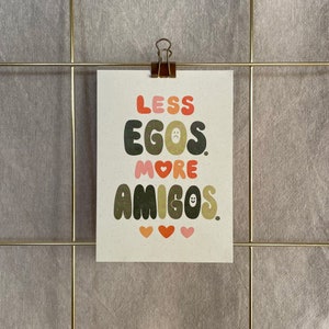 Postkarte »Less Egos More Amigos« | A6 Kunstdruck auf 400g Recyclingpapier | Friendship Card, funny Quote, Community