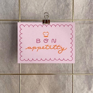Cartolina »Bon AppeTITTY« | Stampa artistica A6 su carta riciclata da 400 g | Biglietto per buongustai, decorazione per la cucina | Empowerment femminile, gioco di parole divertente