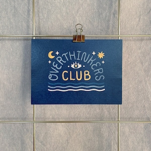 Carte postale »Club des surpenseurs« | Impression A6 sur papier recyclé | Santé mentale | dicton drôle