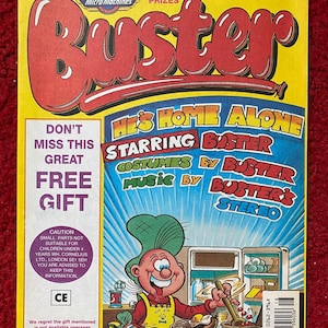 Pode incluir: Uma capa de banda desenhada amarela e vermelha com o título "Buster" e o texto "He's Home Alone Starring Buster Costumes by Buster Music by Buster's Stereo". A capa apresenta uma personagem de desenho animado a cozinhar numa cozinha.