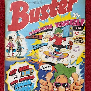 Pode incluir: Uma capa de banda desenhada para a revista Buster, com uma personagem de banda desenhada com uma camisa vermelha e um chapéu verde, a dar um polegar para cima. O texto da capa diz "Transform Yourself" e "Get Wise... Be In! With Buster's "Rules for Cool"!"