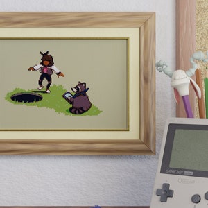 Peut inclure: Une illustration encadrée d'un personnage de dessin animé debout près d'un trou dans le sol, avec un raton laveur tenant une loupe à proximité. L'illustration est dans un style pixélisé, rappelant les graphismes de jeux vidéo.