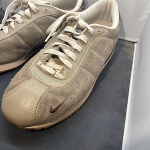 Tênis vintage Nike Camurça Tan cano baixo com cadarço Masculino 10.5