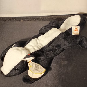 Vintage 1995 Rare Ty Original Beanie Baby STINKY Skunk with PVC Pellets and Tag Errors