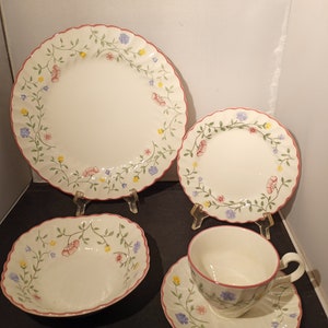Vintage Summer Chintz (Made in England, Earthenware) by Johnson Brothers