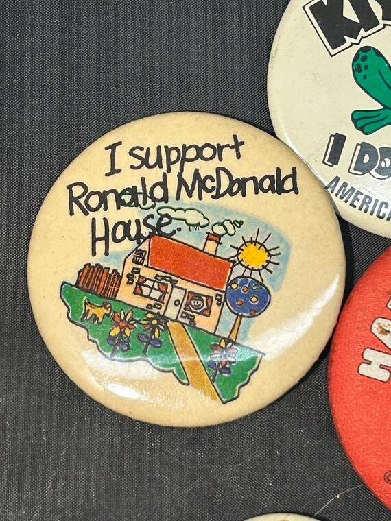 RARE Button Pins Very Hard to Find Buttons-zenith-peanuts-ronald